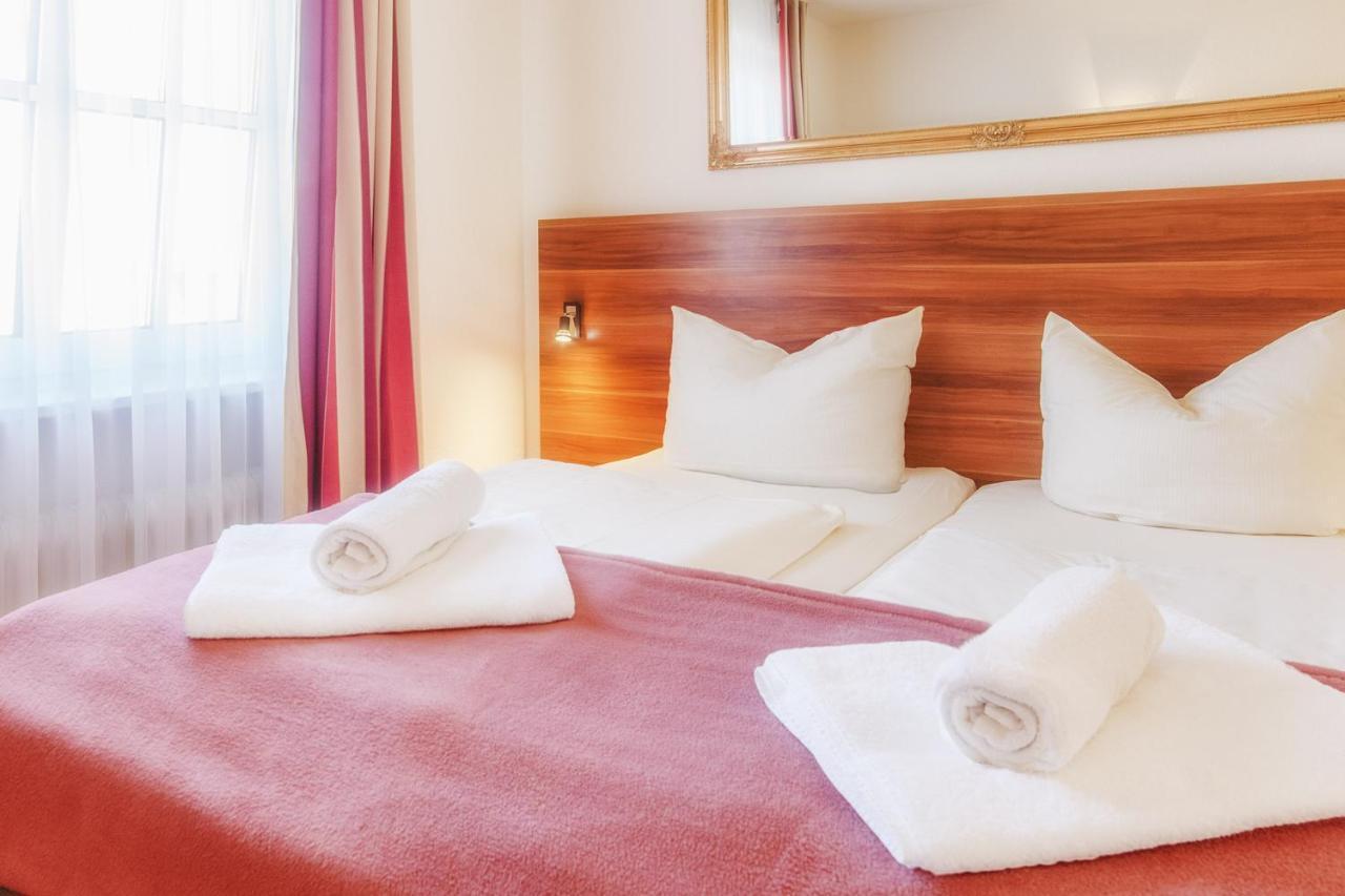 Hotel Mira Mare Хайлигенхафен Екстериор снимка